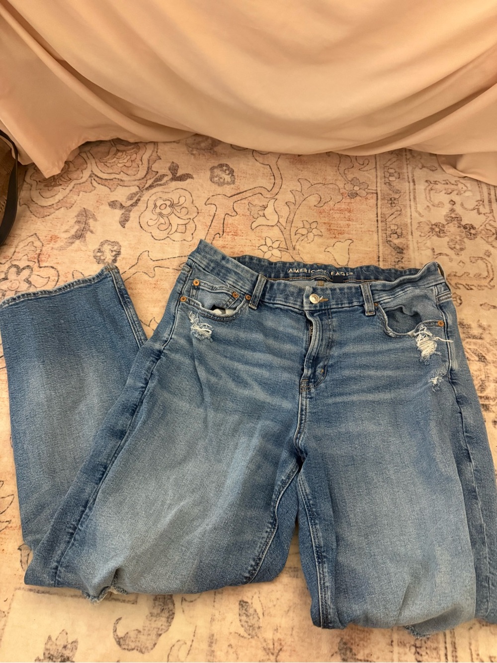 American Eagle Outfitters Women's Straight-Leg Distressed Blue Jeans 16 short
